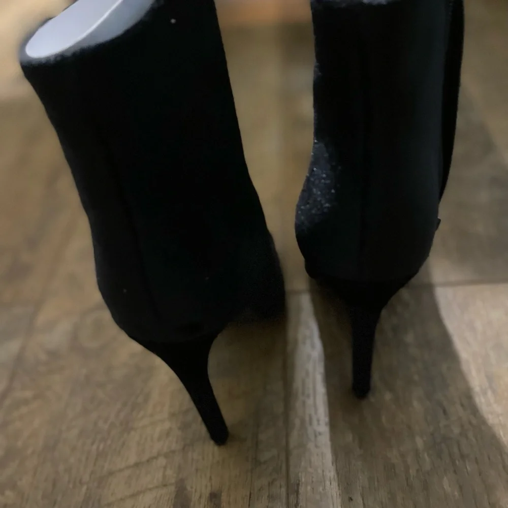 Just Fab Black Velvet Ankle Booties Women’s Size 6